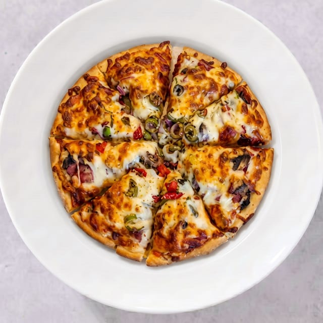 Mixed Makhloot Pizza.